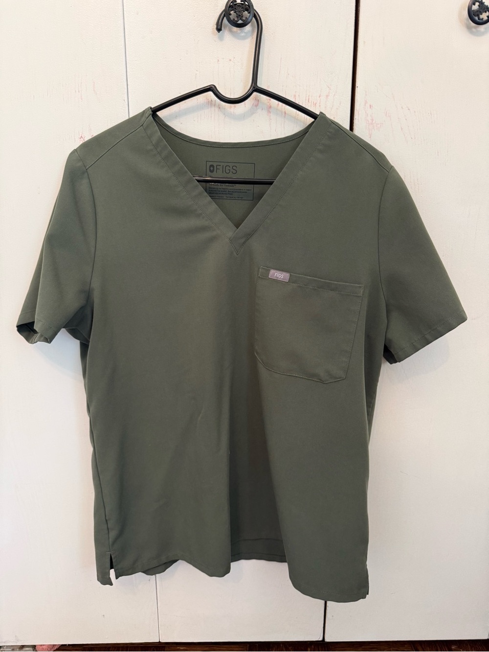 Figs Women Olive Green V-Neck Pocket Scrub Top and bottom size large